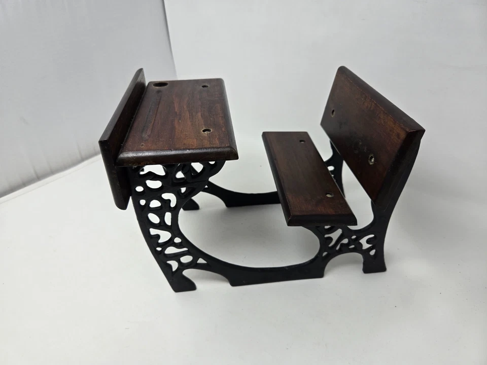 American Girl Doll Pleasant Company Samantha Escritorio Escolar Hierro Fundido Madera Retirada Foto 2 de 4