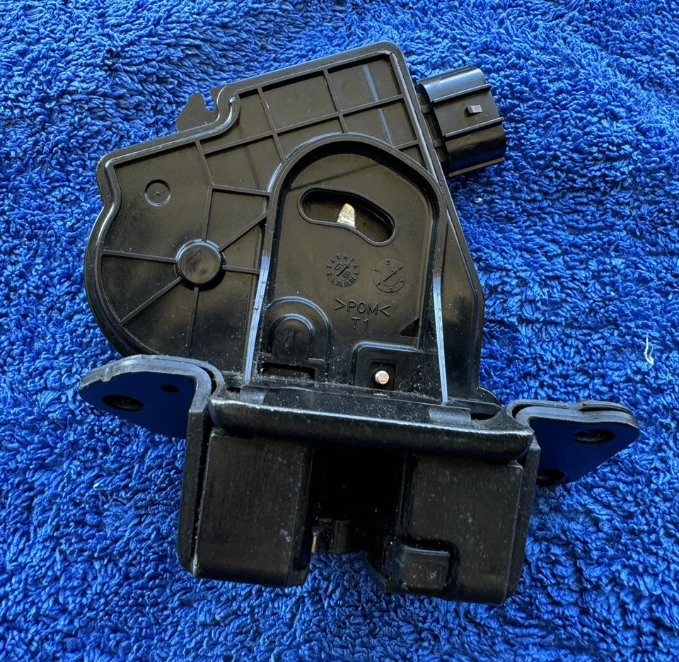 08-15 Scion XB Highlander RAV4 защелка подъемного борта привод замка багажника задней двери изготовитель оборудования - Изображение 2 из 4