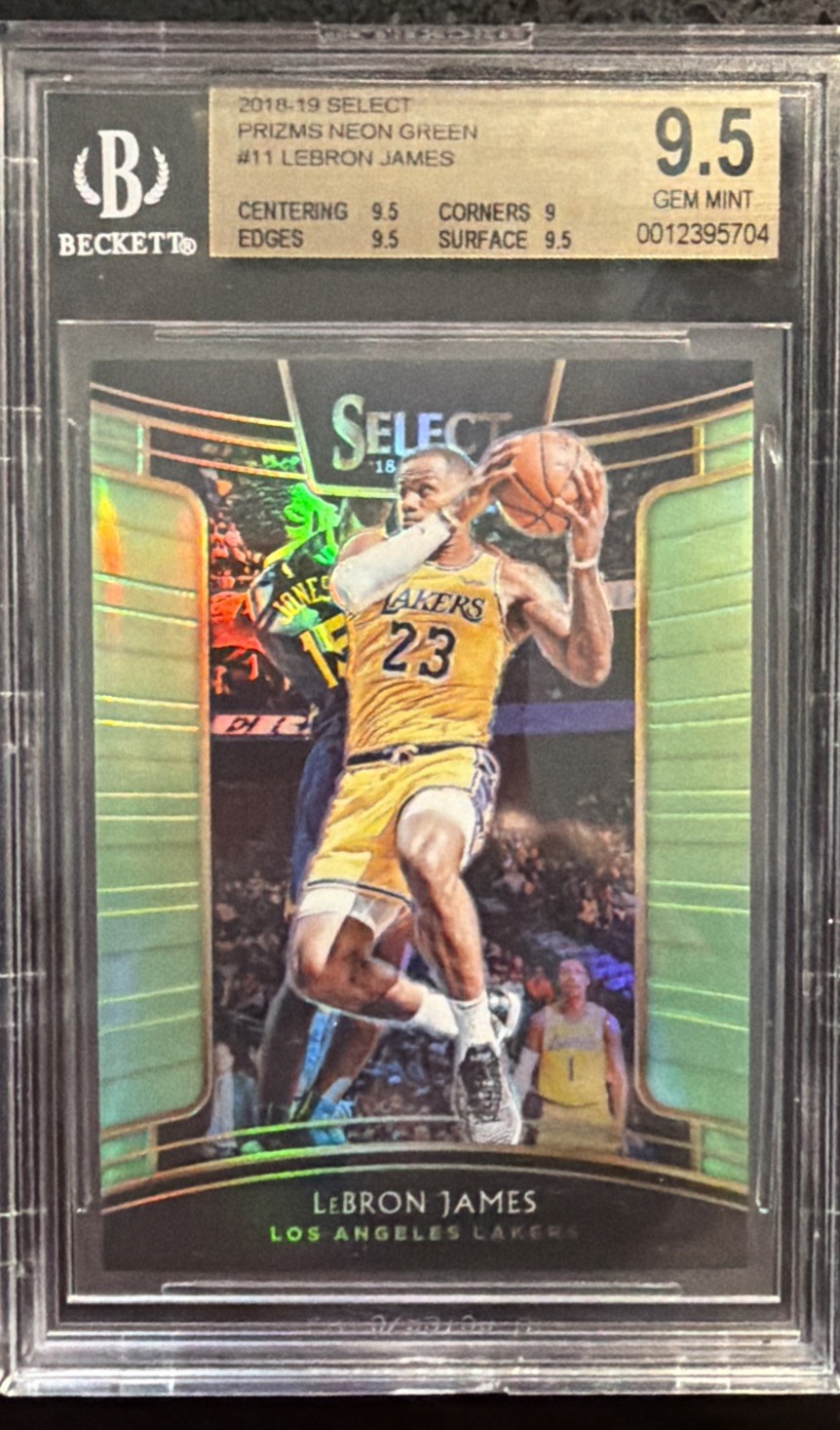 2018-19 Panini Select - Concourse LeBron James #11 Neon Green Prizm /75