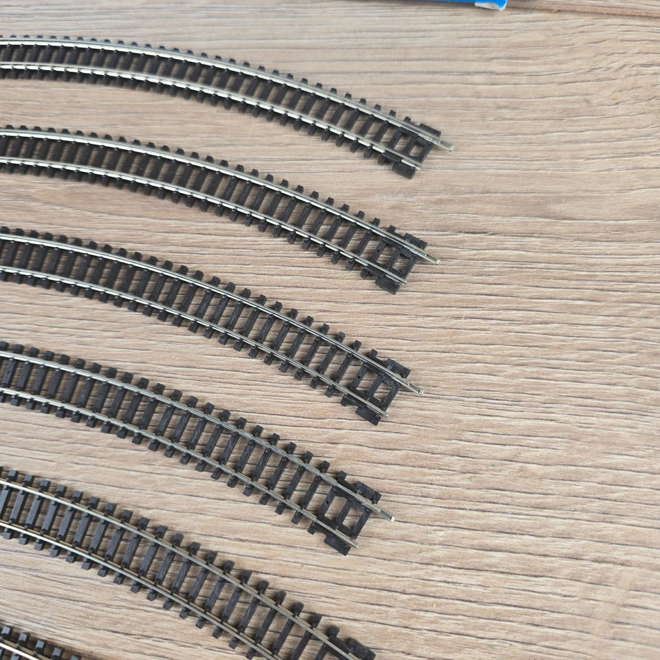 Peco ST-17 No 3 Radius Double Curve Set of 8 N Gauge Track New & Unused - Image 3 of 4
