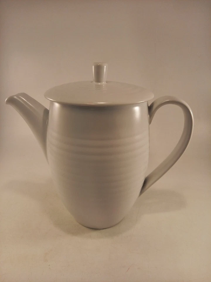 Johnson Brother Tea Pot Soft Leaf White Green Stoneware VGC defect - Image 2 of 4