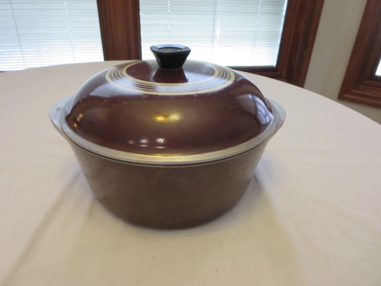 Vintage Club Aluminum 4 Quart Brown Stripe Dutch Oven with Lid