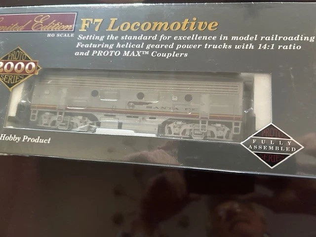 SANTA FE " CHIEF " F7- A/B units 39L PLATED- DCC / TSUNAMI SOUND HO Scale SEALED - Image 3 of 4