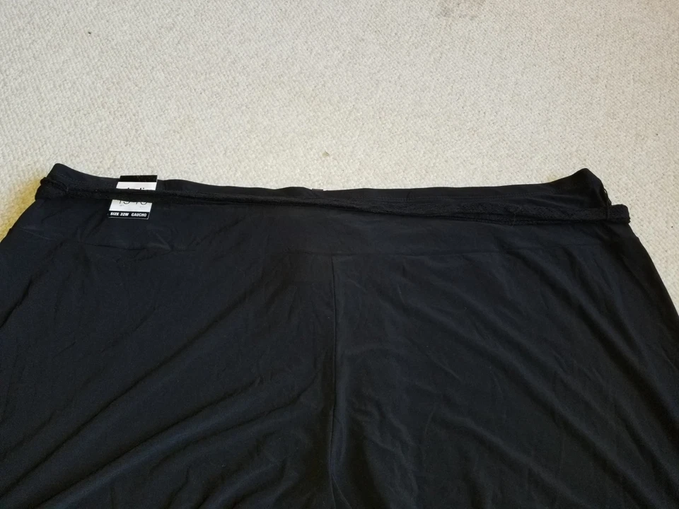 NWT Womens Pants-STUDIO 1940-black knit"Gaucho" pull on wide leg cropped-32W - Image 3 of 4