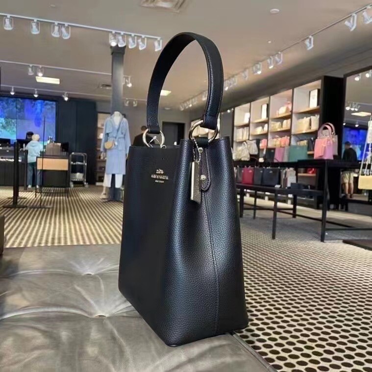 COACH★Small Town Bucket Bag 2Way ショルダーバッグ(追跡付き) COACH Small Town Bucket, Black Oxblood: Handbags: Amazon.com