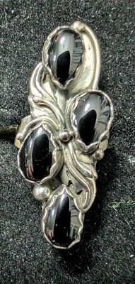 Vintage Womans Sterling Silver Two (2) Leaf Four (4) Black Onyx Stone Sz 5