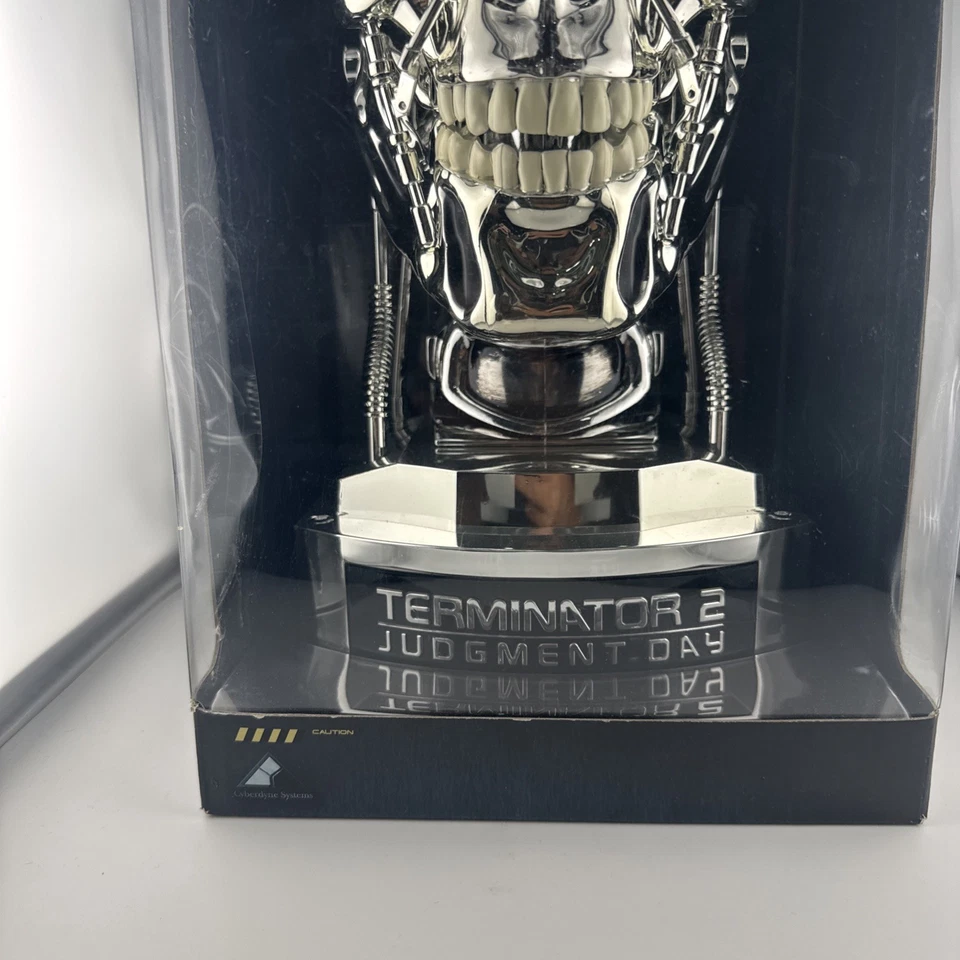 Terminator 2 Judgment Day 6-Disc DVD Collector Set Endoskull Bust Head Lights Up - Image 3 of 4