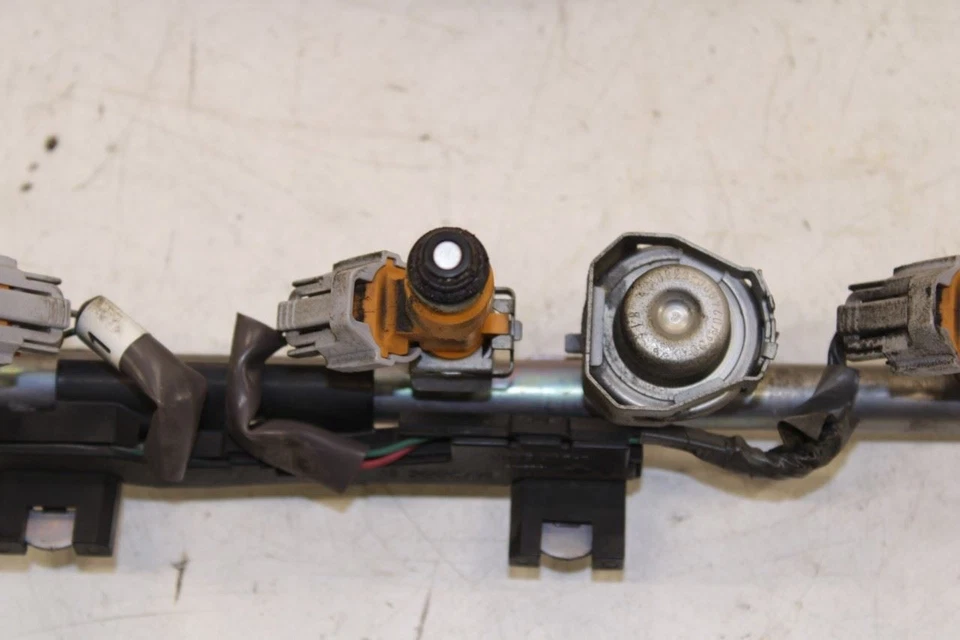 2014-2017 Infiniti QX50 3.7L AWD Fuel Rail with Injectors 17521-EY00A OEM - Image 3 of 4
