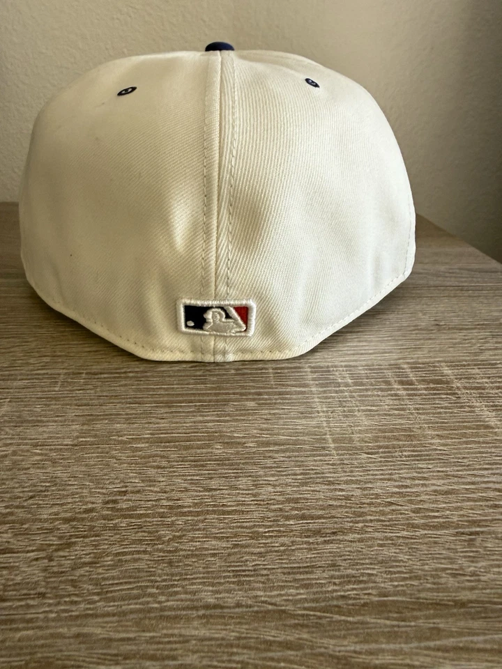 Off White Los Angeles Dodgers X Micah Johnson Script Visera Azul Real Equipada Foto 4 de 4