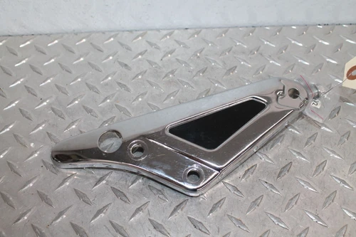 BRACKET, MUFFLER RH