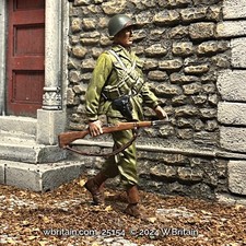W.Britain 25154 U.S. Infantryman Walking, Winter 1944-45 Britains