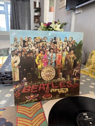 beatles sgt peppers lonely hearts club band 1967  vinyl PCS 7027 cutouts VG+/EX