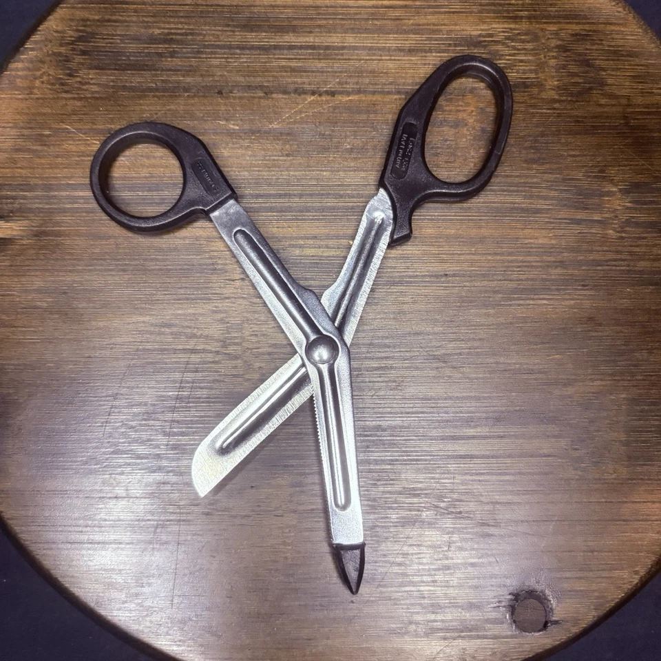 Pack Of (4) Trauma Shears 5.5" Stainless EMT Scissors w/Rubber Safety Tip - Image 4 of 4