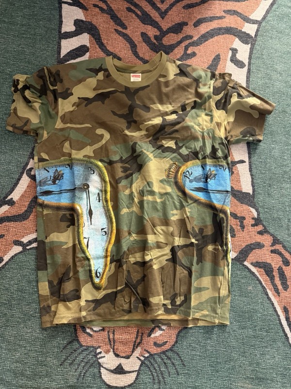 Supreme T-Shirt Camo Melting Clocks XL New