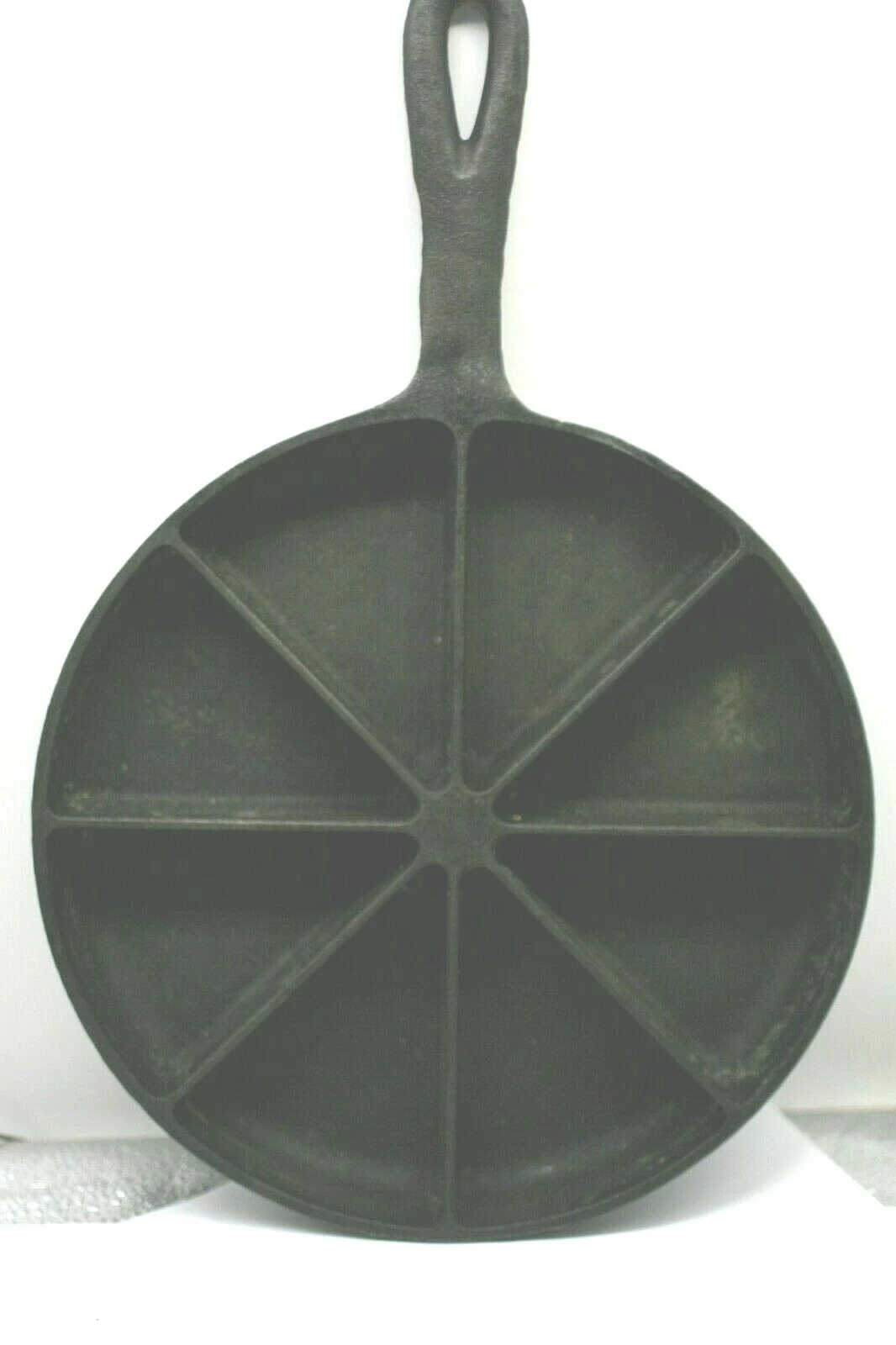 VINTAGE 9” CAST IRON CORN BREAD PAN SKILLET. PAT. PENDING #5
