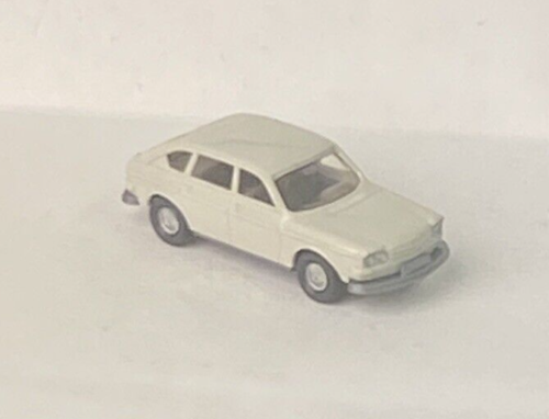 Wiking Germany HO 1:87 VW 411 With Trailer Hitch #2 - 第 1/3 張圖片