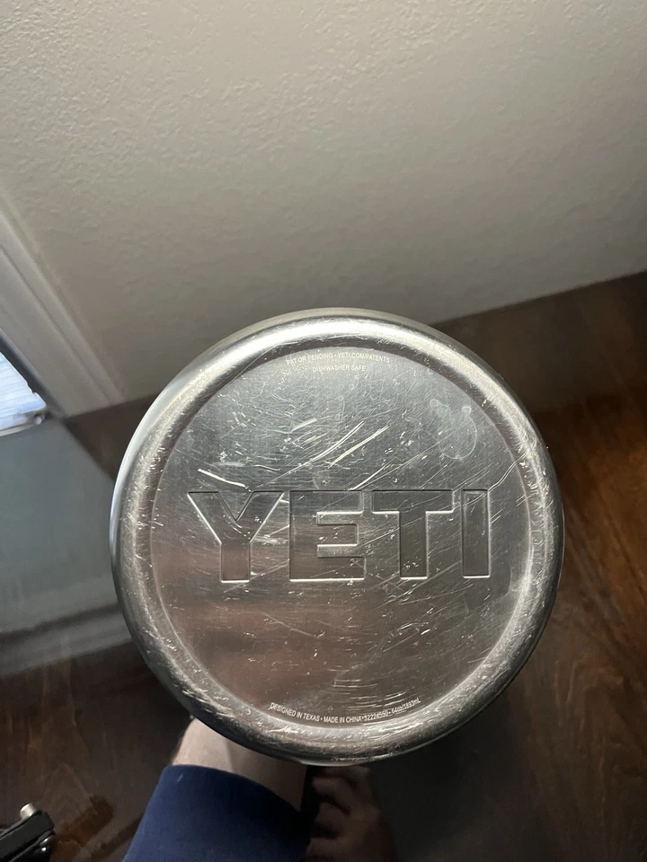 Yeti Rambler 1 brocca mezzo gallone acciaio inox spazzolato coperchio MagCap bottiglia 64 oz - Immagine 3 di 4