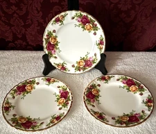 ( 3) ROYAL ALBERT Old Country Roses Bone China Bread & Butter Plates ~ 6 1/4"