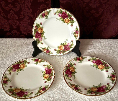 ( 3) ROYAL ALBERT Old Country Roses Bone China Bread & Butter Plates ~ 6 1/4''