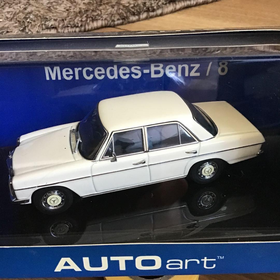 AUTOart 56181 Mercedes-benz /8 220d Limousine 1/43 Scale White for