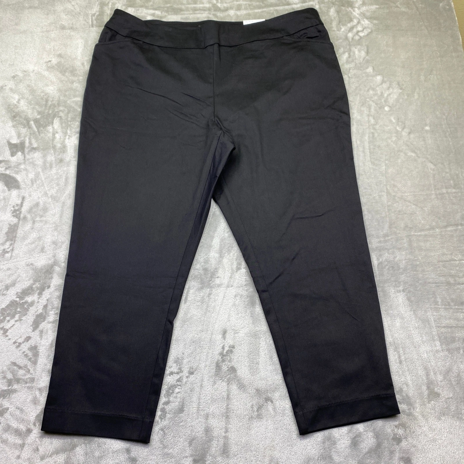 Croft & Barrow Womens Black Mid Rise Straight Stretch Capris Pants 22W Fits 42"
Opens in a new windo