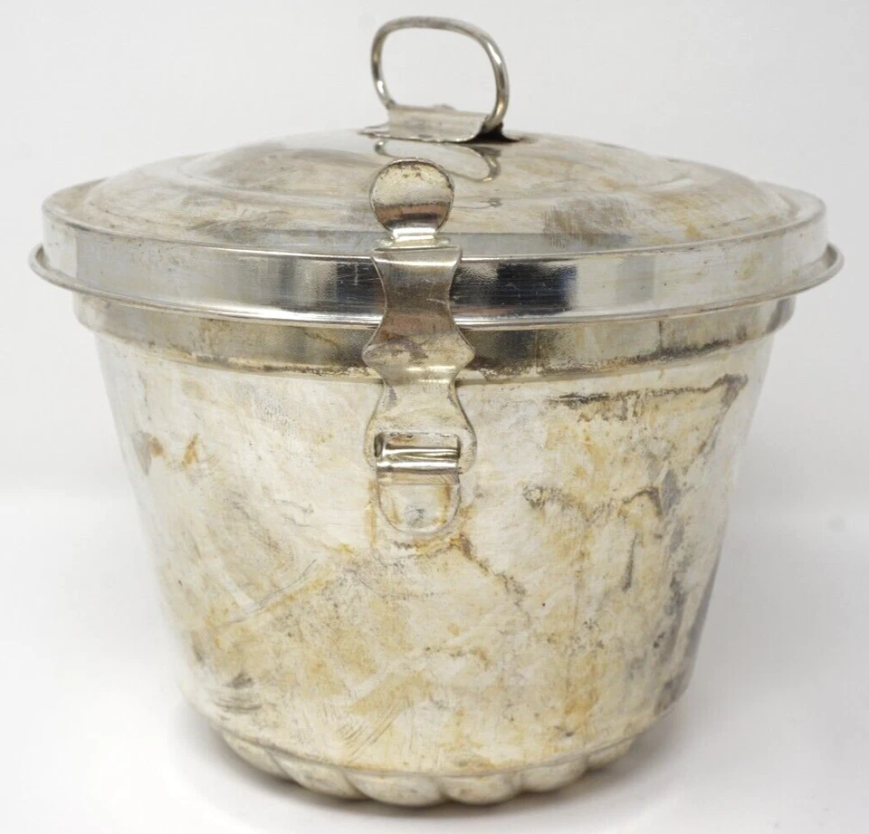 Molde de gelatina para pasteles de pudín de metal pequeño vintage con tapa de bloqueo de 4,5" de alto Foto 2 de 4