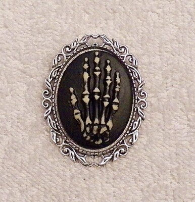NEW HALLOWEEN CAMEO BROOCH SKELETON HAND GOBLIN WITCH SCARY BOO PUMPKIN GHOS C1