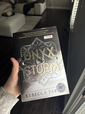 NEW ONYX STORM  TARGET EXCLUSIVE HARDCOVER COLLECTORS EDITION BY REBECCA YARROS