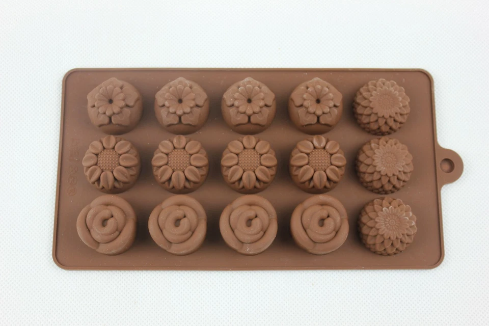 Chocolate Flowers Mould Silicone 15 cell 4 Flowers Fondant Icing Soap Candle Wax - Image 4 of 4