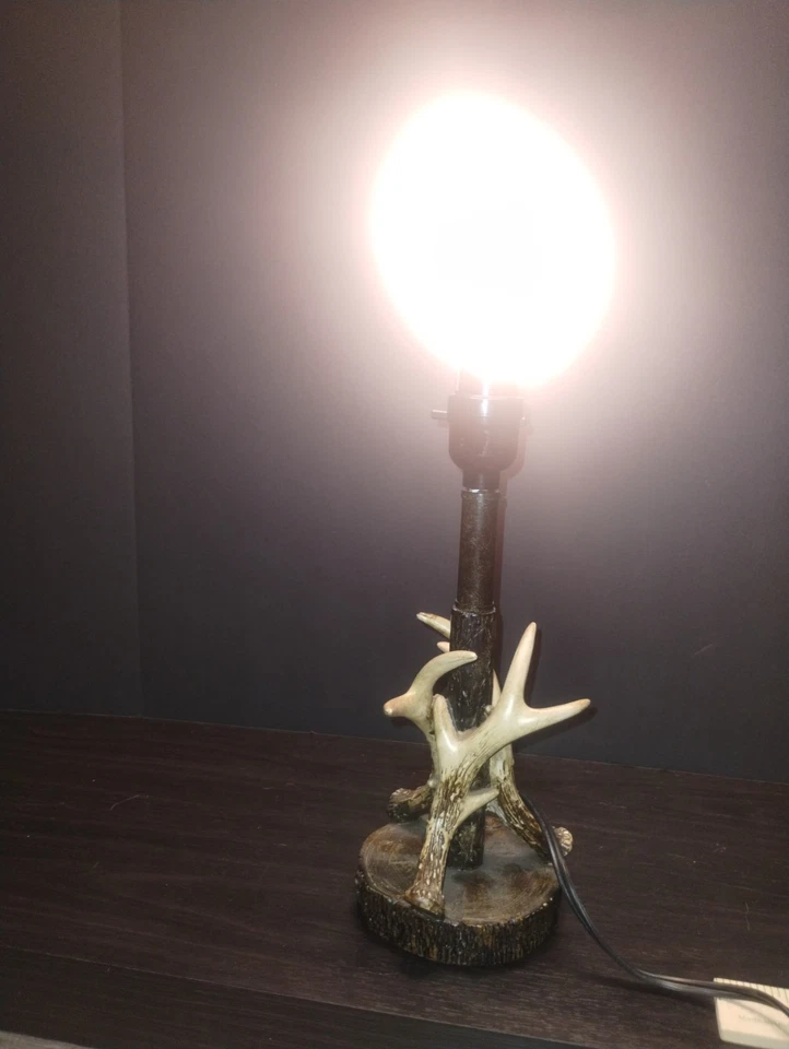 Акцентная лампа Mossy Oak Rustic из оленьих рогов темно-коричневая основа пня дерева. - Изображение 2 из 4