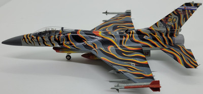 General Dynamics Lockheed Martin F-16C Tiger Meet 2003 1:72 (gebaut & lackiert)