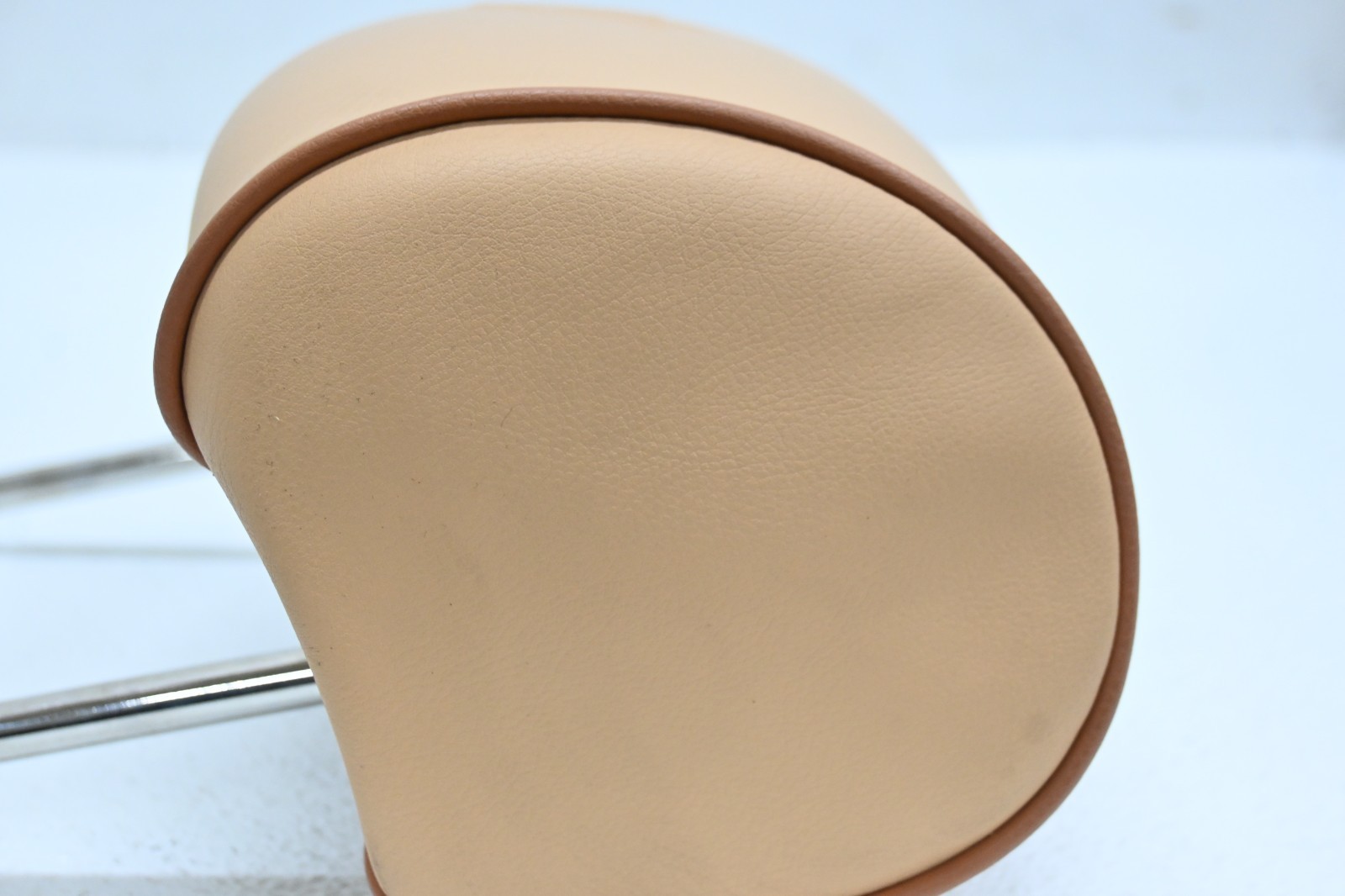 ⭐ 03-12 Maserati Quattroporte Front Upper Seat Headrest Leather Trim Beige Oem