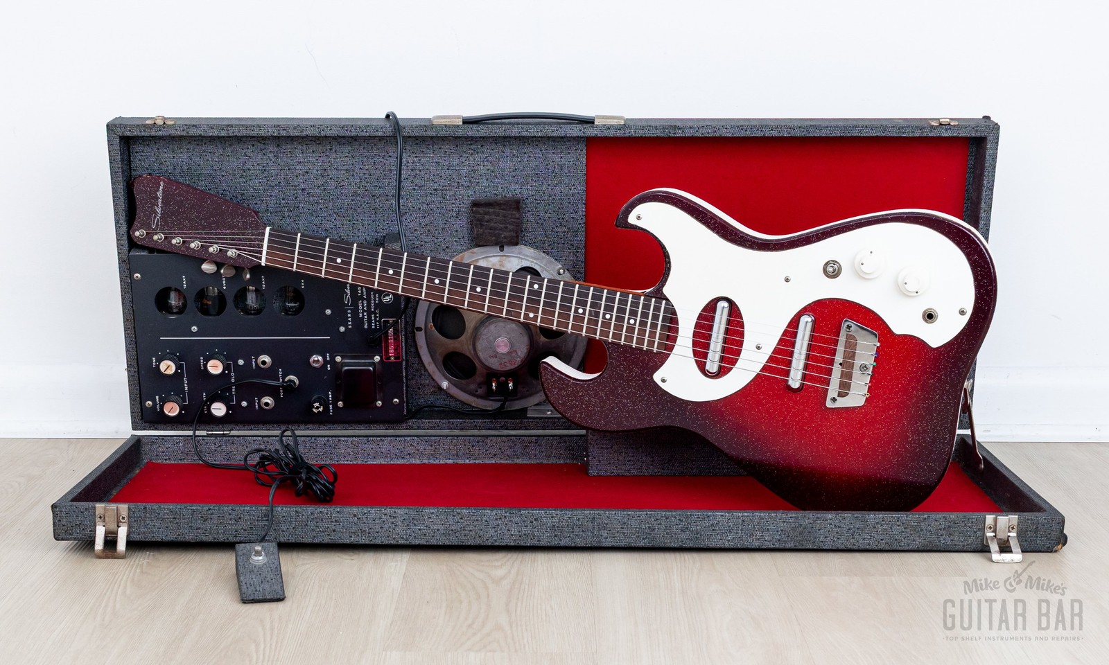1965 Silvertone 1457 Vintage Amp-in-Case Guitar & Tube Amp Set, Danelectro USA