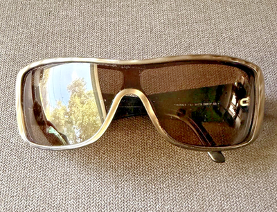 Valentino Gold and Black Sunglasses with Reflective Lenses Vintage Glass Pouch Valentino Gold and Black Sunglasses with Reflective Lenses  main image 4