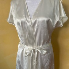 Oscar de la Renta Ivory Satin Robe