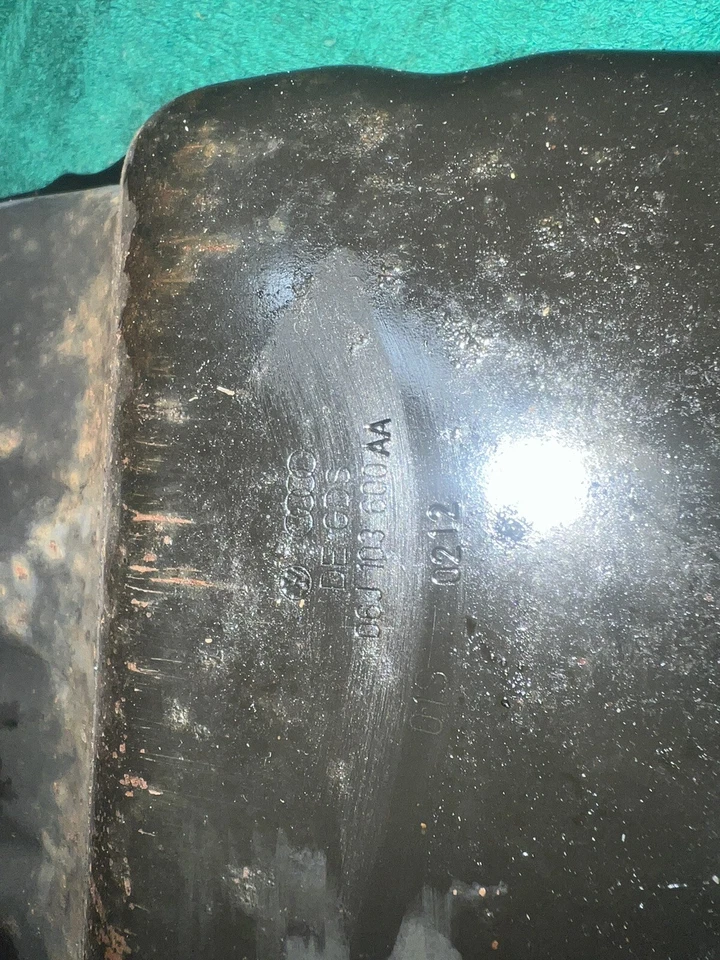 06J103600AA 2012 Volkswagen GTI 2.0T CBFA cárter de aceite Foto 3 de 3