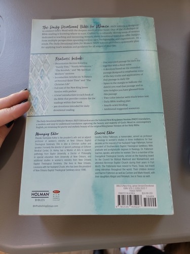 NKJV Daily Devotional Bible for Women Trade Paper Holman *Hard to find FREE SHIP - Imagen 3 de 6