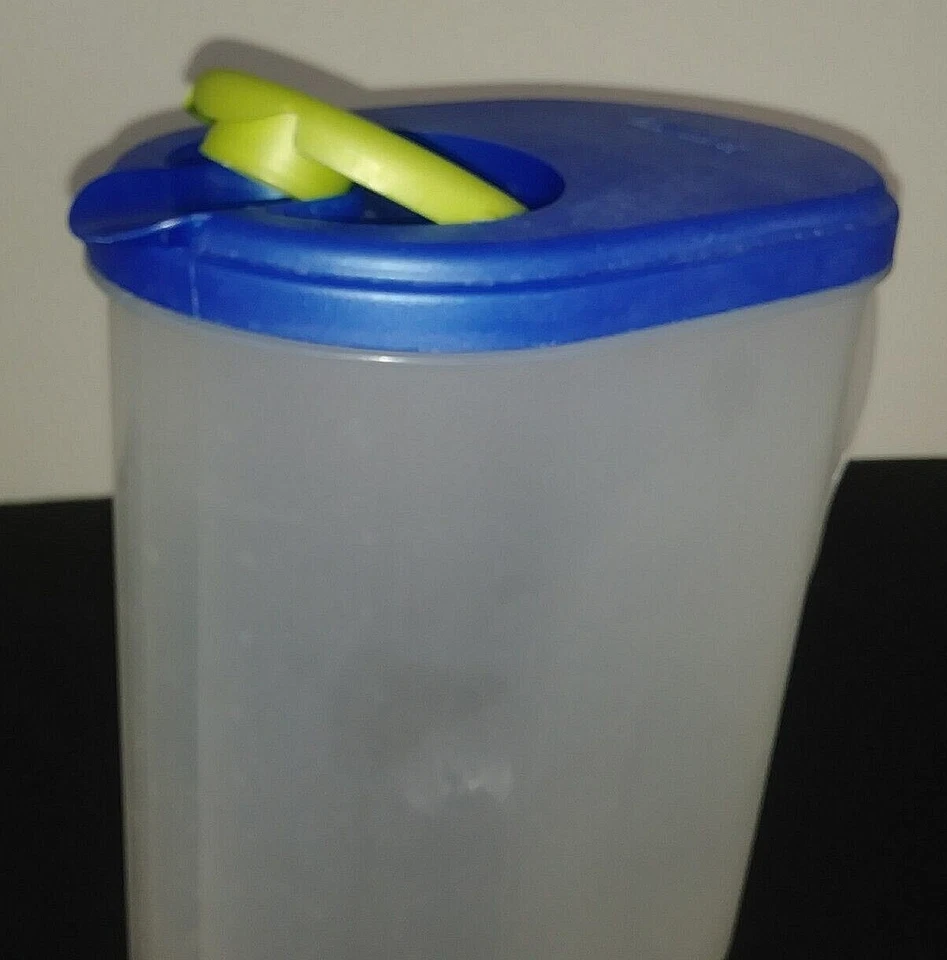 Sterilite Ultra-Seal BPA Free 1-Gallon Drink Pitcher with Blue Lid Grip Handle - Image 3 of 4