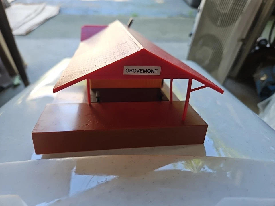 Bachmann GROVEMONT Railroad Station Depot HO Scale, ILLUMINATED - Image 3 of 4