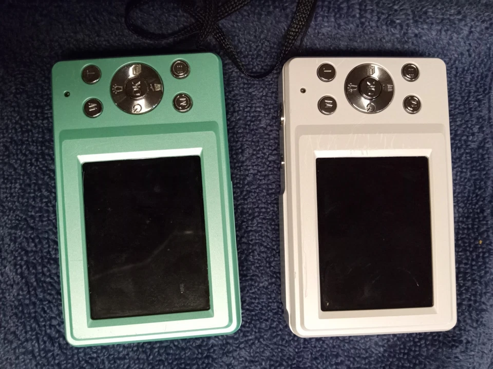 2 Cameras - Mint Green and White Vivitar VEC S124 Vivitar Popsnap Digital Zoom  - Image 2 of 4