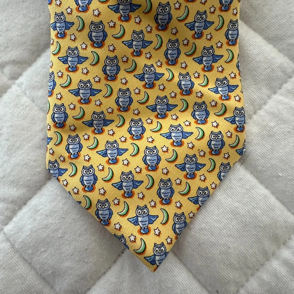 VINEYARD VINES Mens Necktie Yellow Owl Pattern 100% Silk Hand Made Preppy Career - Image 3 of 4
