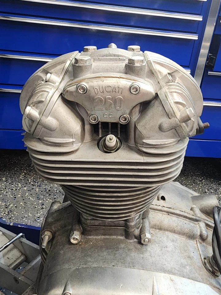 Motor Ducati 250 bisel único OHC completo reconstruido Cafe Racer 61-1974 Foto 3 de 4