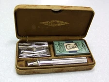 Vintage 1940's Canadian Gillette Military Khaki Safety Razor Set in Case