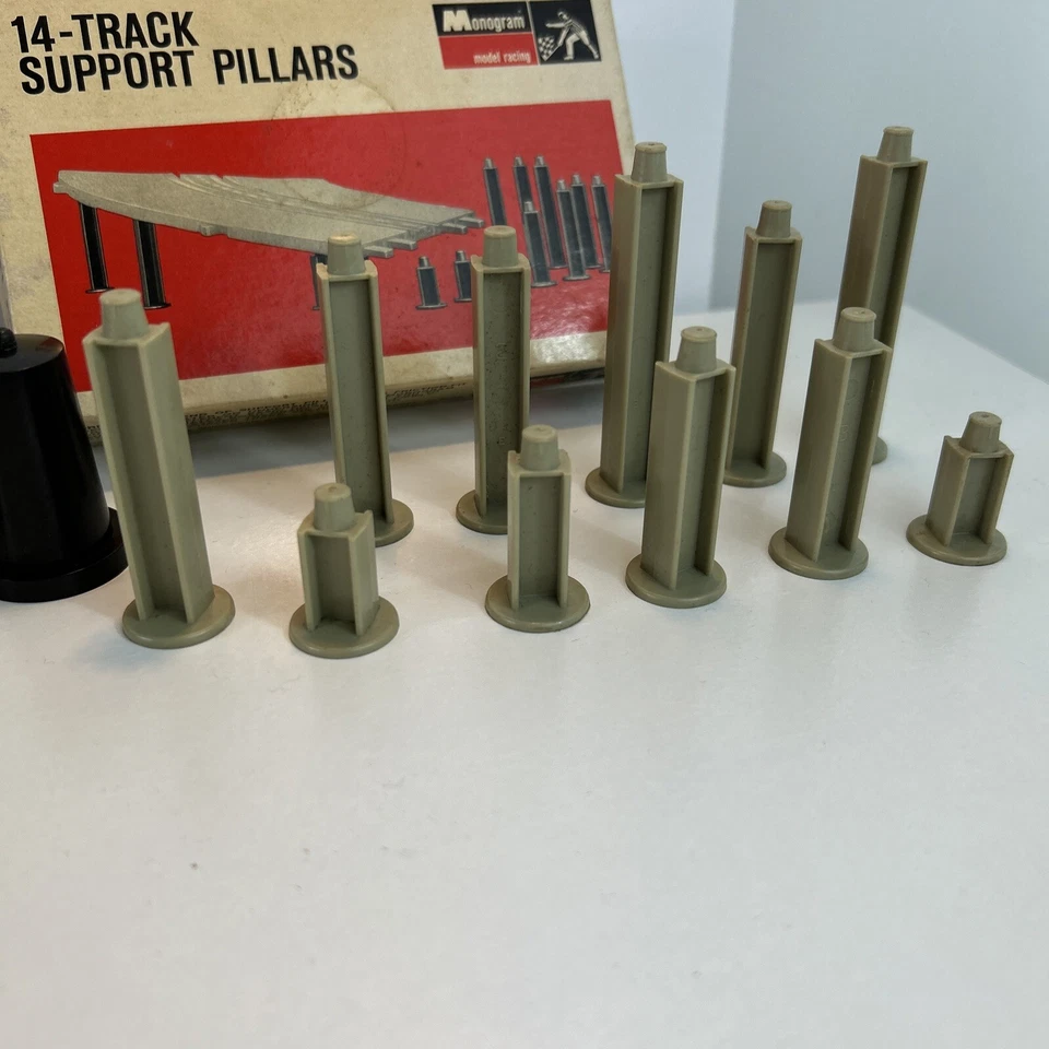 Monograma 1966 Pilares de Soporte para Pista - Coche Ranura 1/32 Coleccionable Incompleto Foto 4 de 4