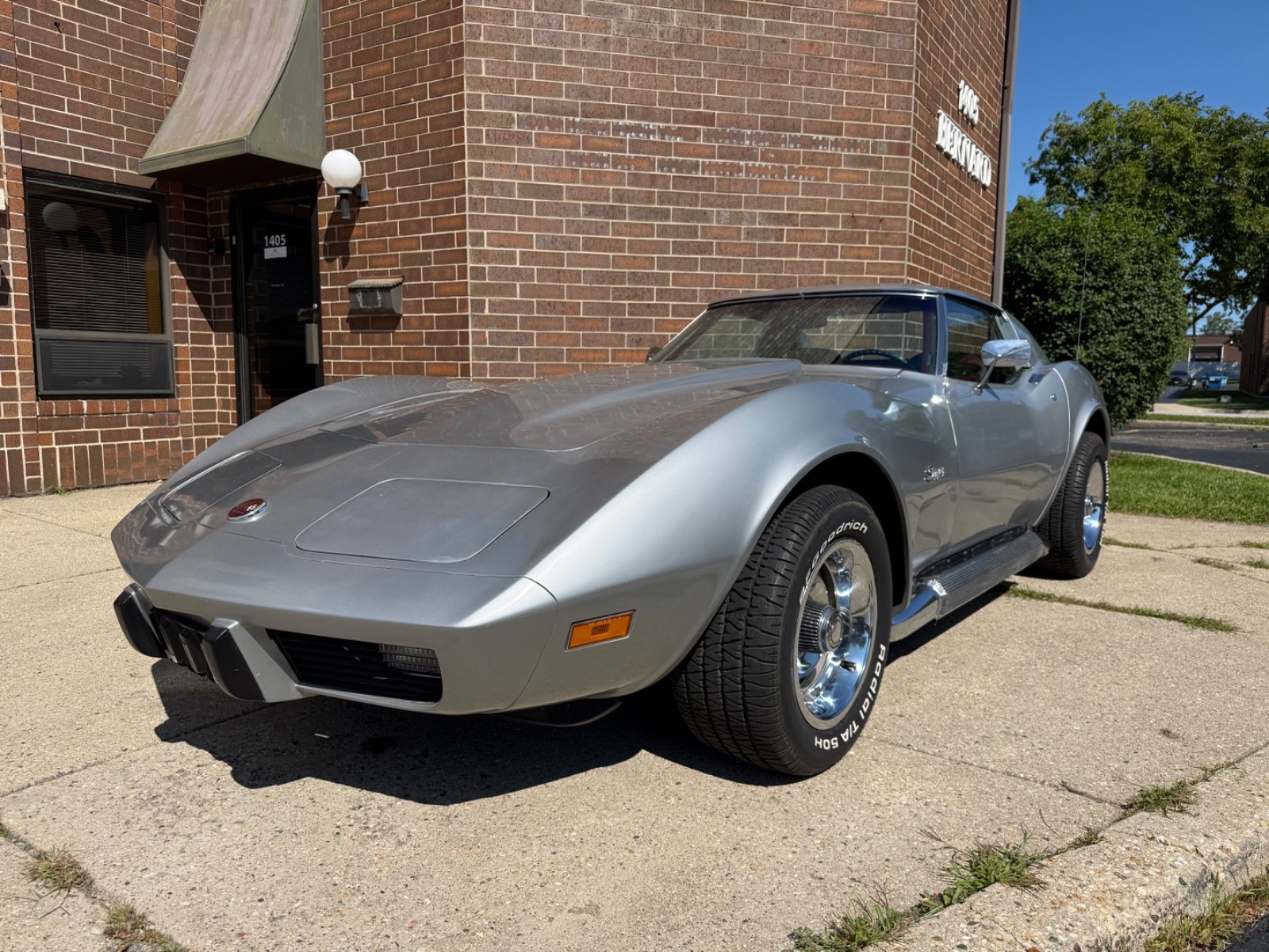 1975 Silver Chevrolet Corvette   | C3 Corvette Photo 2