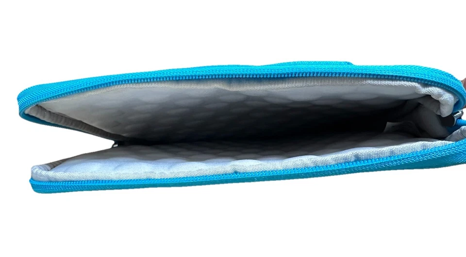 Laptop Sleeve for 13.3-Inch MacBook Air/Pro, 14-Inch MacBook Pro (M4/M3/M2/M1) - Image 3 of 3