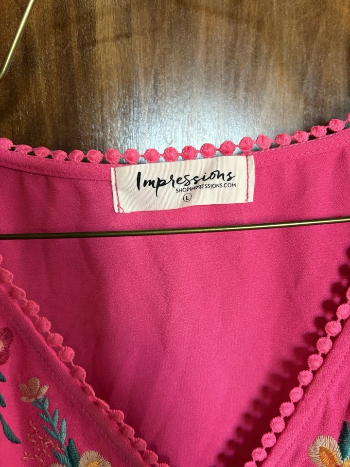 Hermosa Camisa Impressions Mexicana Para Mujer Rosa Floral Bordada Talla Grande Foto 3 de 4