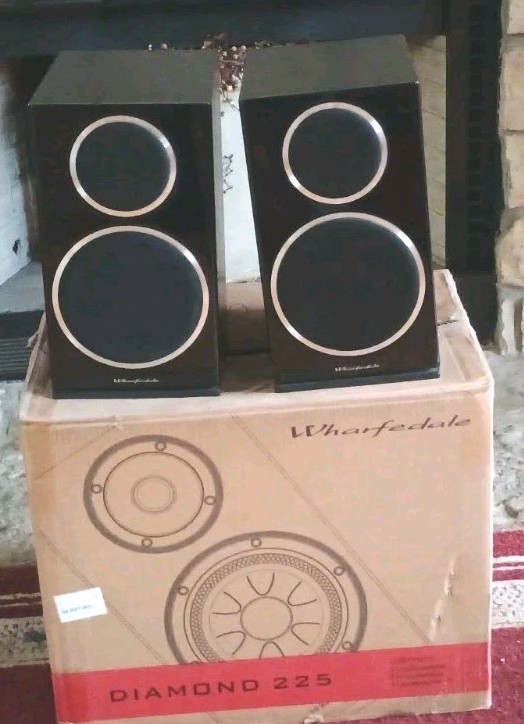 Wharfedale Diamond 225 Bookshelf Speakers Excellent Condition! | eBay