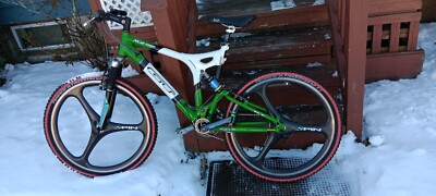 RARE GT XCR 3000 I-DRIVE FULL SUSPENSION. SPIN 3 SPOKE RARE GT XCR 3000 I-DRIVE FULL SUSPENSION. SPIN 3 SPOKE