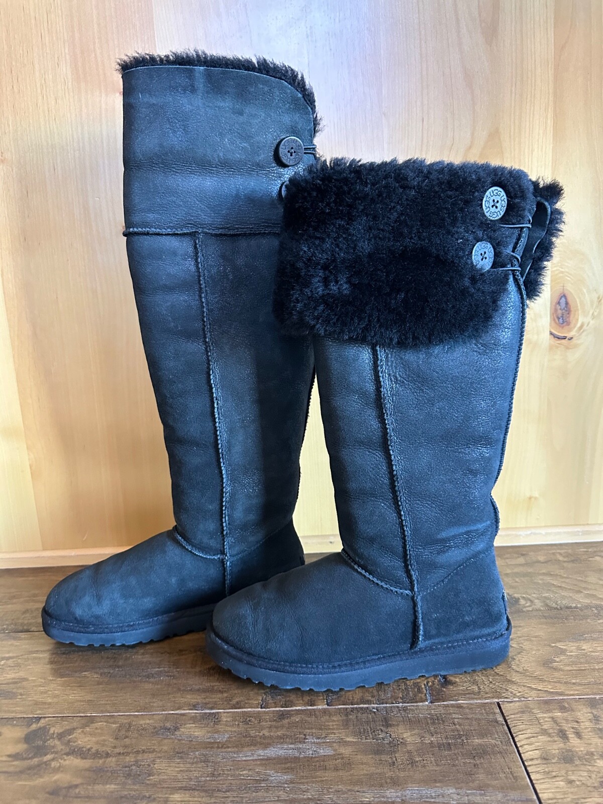 UGG OVER THE KNEE BAILEY BUTTON  BOMBER BOOTS 8 HOLOGRAM  Tall EUC Fur RARE